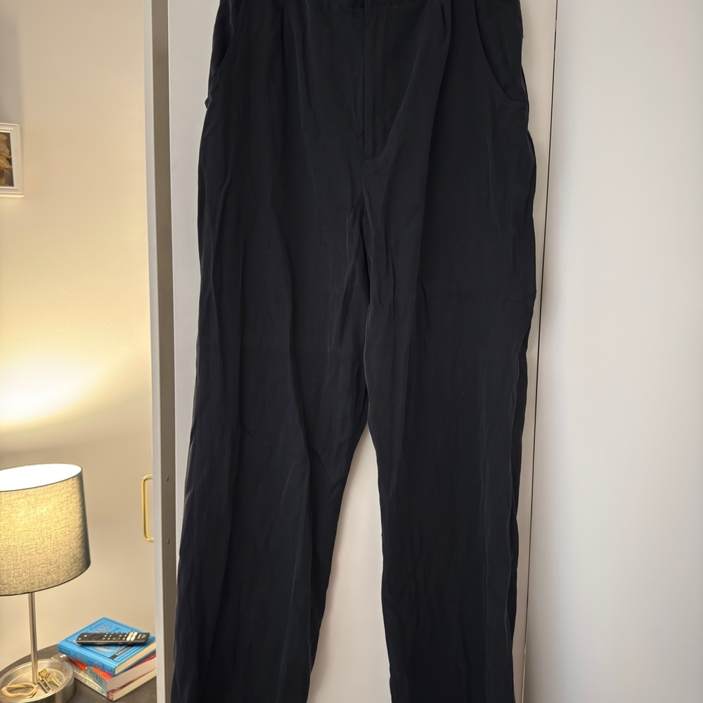 NEW Djerf Avenue On the Go Pants in Ash
